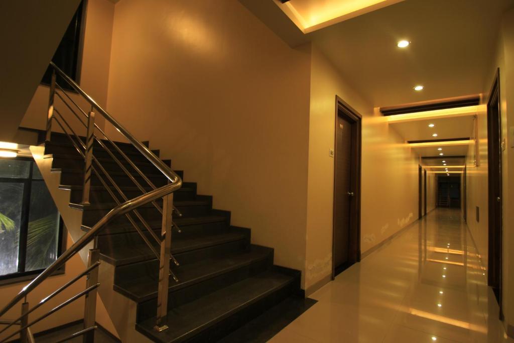 Hotel Sai Smaran Shirdi Extérieur photo