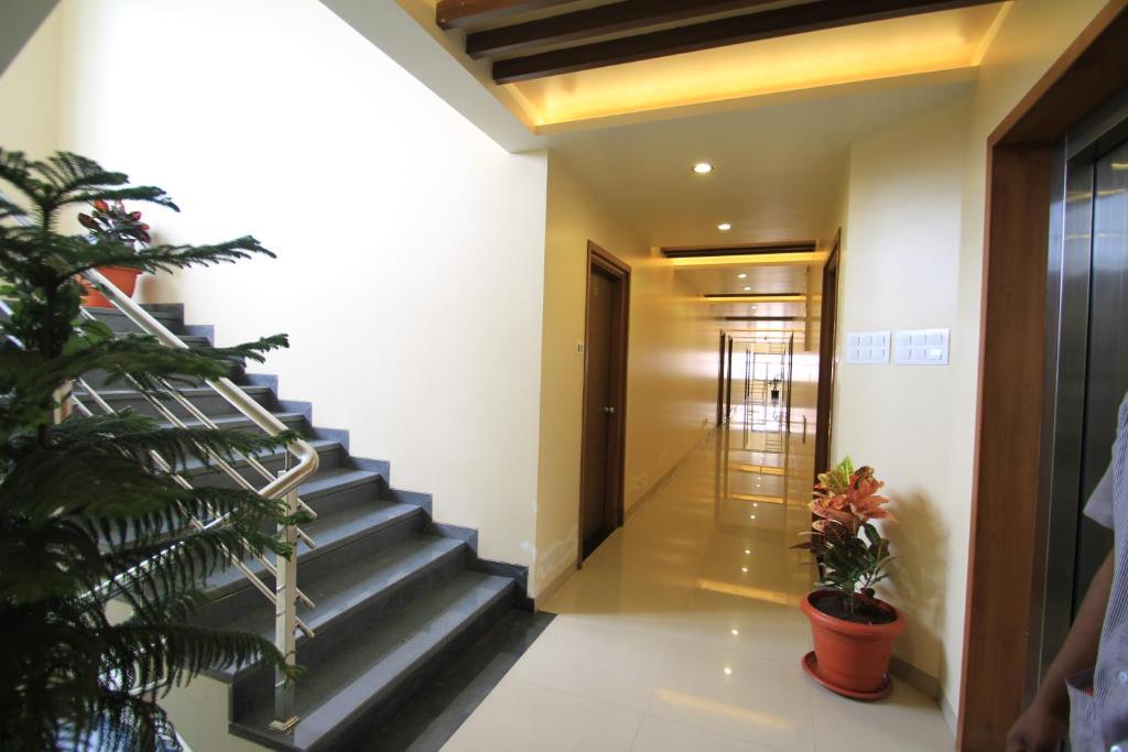 Hotel Sai Smaran Shirdi Extérieur photo